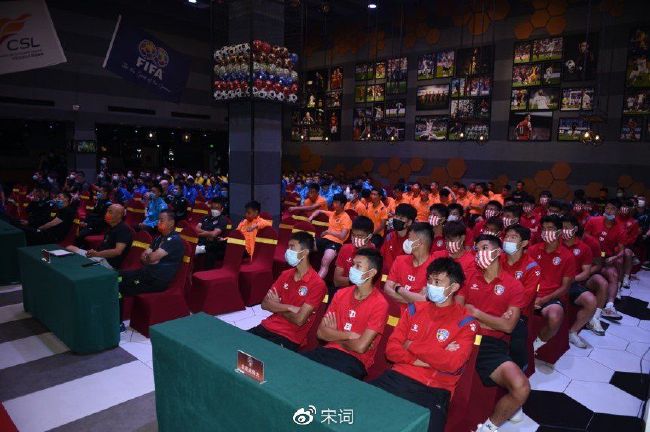 变成黑皮辣妹以后和朋友做了未删减版